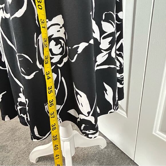 White House Black Market Halter Dress Womens Size XS Black White Floral Stretch - Picture 10 of 10